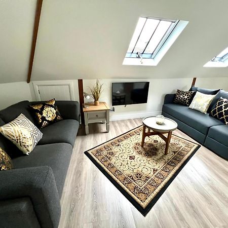 Glastonbury Secret Retreat - 1 Bd Split-Level Apt, Sleeps 3 Exteriör bild