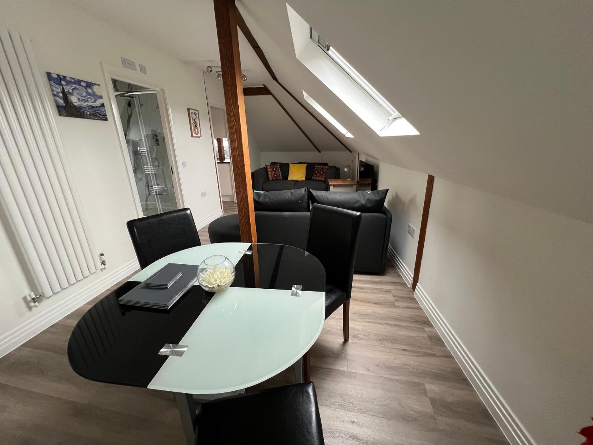 Glastonbury Secret Retreat - 1 Bd Split-Level Apt, Sleeps 3 Exteriör bild